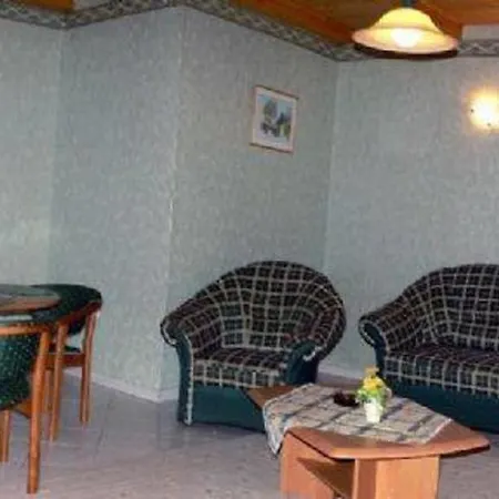 Pine Wood 8 زلاكاروس