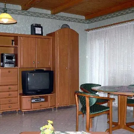 Pine Wood 8 * زلاكاروس